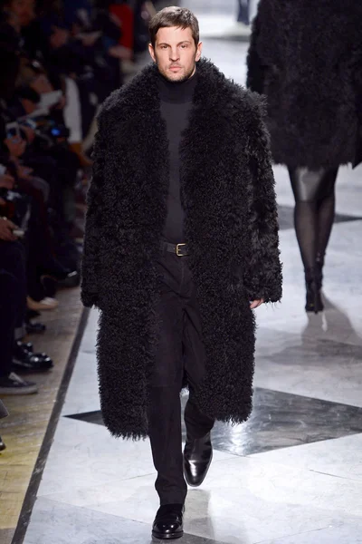 Look 27